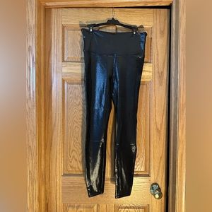 Spanx - Faux Patent Leather Croc Shine Leggings in versatile Brown Black